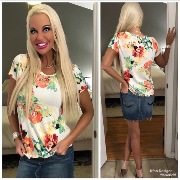 Tops - 🥰LAST 1! 💗Pretty Floral Print Round Neck Tee!